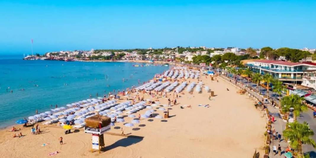 Berrak denizinde size balıklar eşlik ediyor, altın sarısı plajı büyülüyor! Ege’nin yıldızı: Mavi bayrağı ününü artırıyor 5